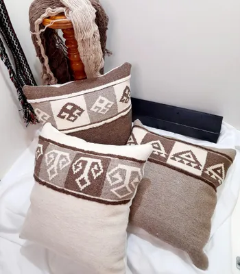 Hand-made pilloe